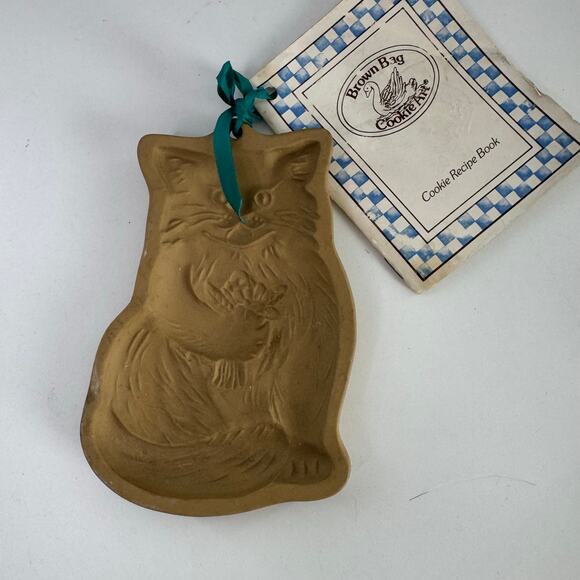 Brown Bag Cookie Art Stoneware Mold 1983 Sitting Cat Retired W/ Recipe Booklet - Picture 7 of 7